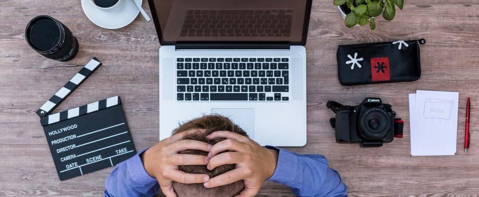 Un juez da la incapacidad permanente a una madre de 26 años por sus migrañas